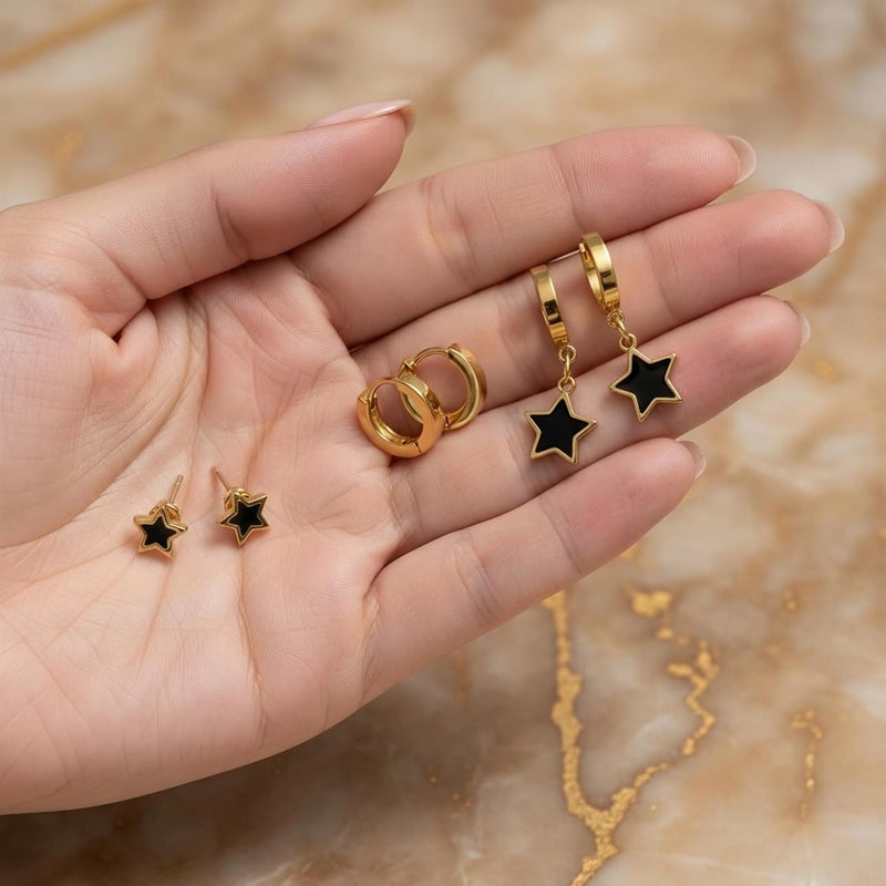 طقم ٣ أزواج حلقان نجوم أسود وذهبي ساحر يضم: حلقات سادة، وحلقات متدلية بنجوم أنيقة. من الستانلس ستيل المقاوم للصدأ. تمنح أذنيكِ بريقاً يشبه النجوم. - Image 5